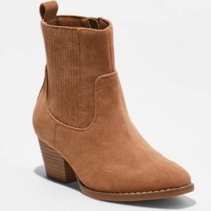 NWT Woman’s Solita Western Boots by Universal Thread